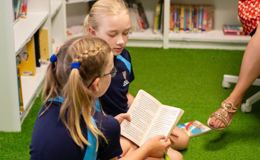 FRS 2781 children reading at the library