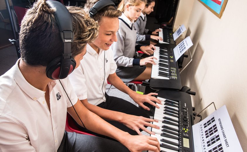 Students playing keyboards1