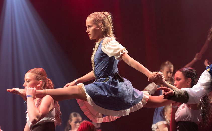 IFDPA Pirates Routine girl in splits held high by other girls