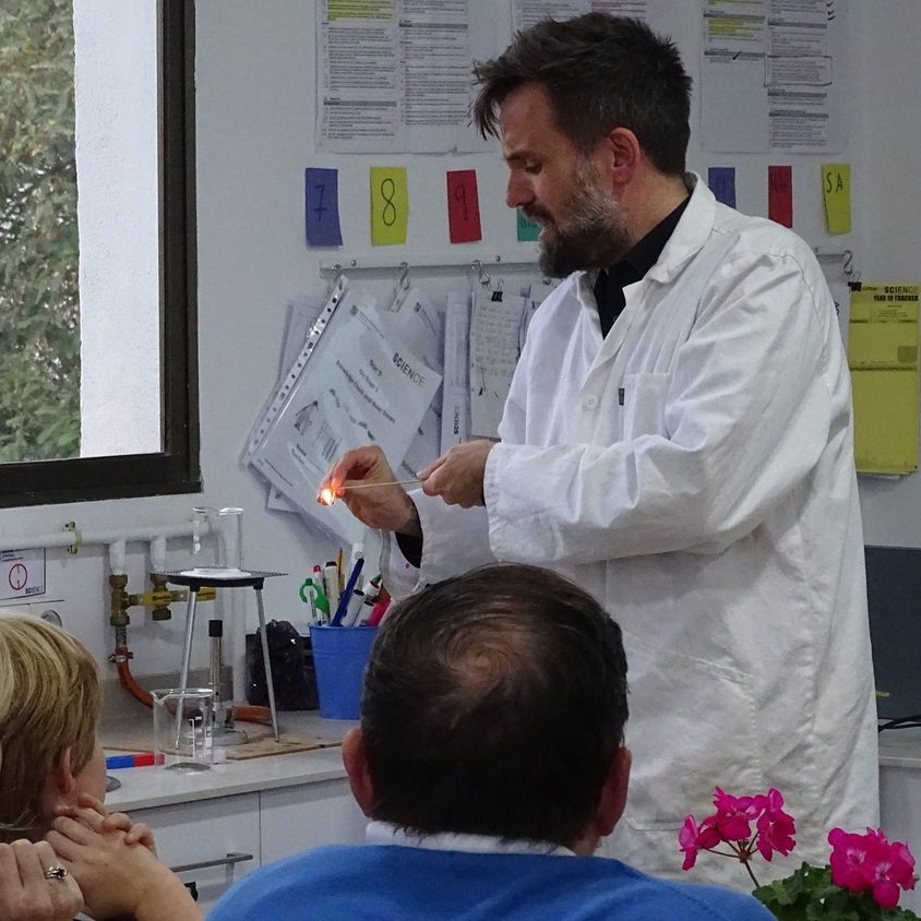 Science teacher Sa Porrasa